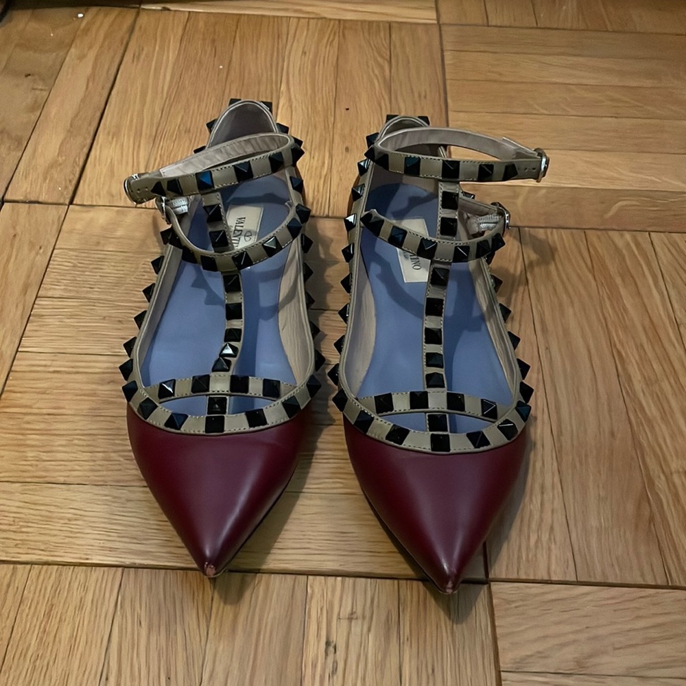 Classic Valentino a rockstud flats